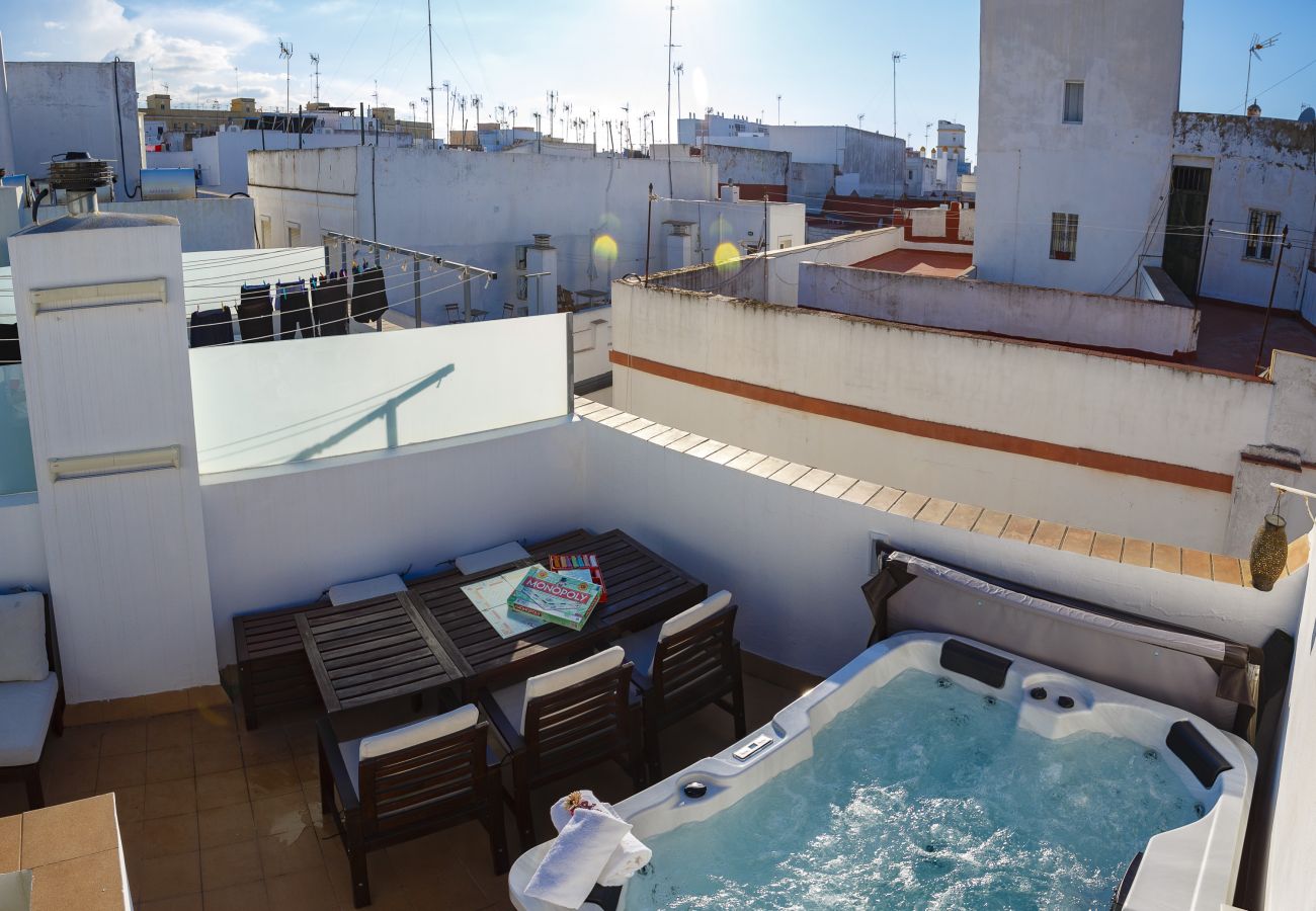 Apartamento en Cádiz - Atico & Jacuzzi CRUZ by Cadiz4Rentals