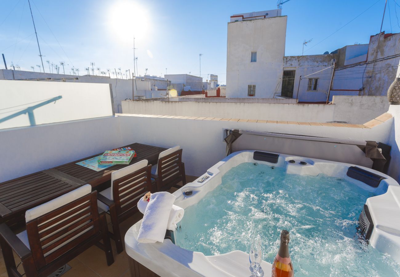 Apartamento en Cádiz - Atico & Jacuzzi CRUZ by Cadiz4Rentals