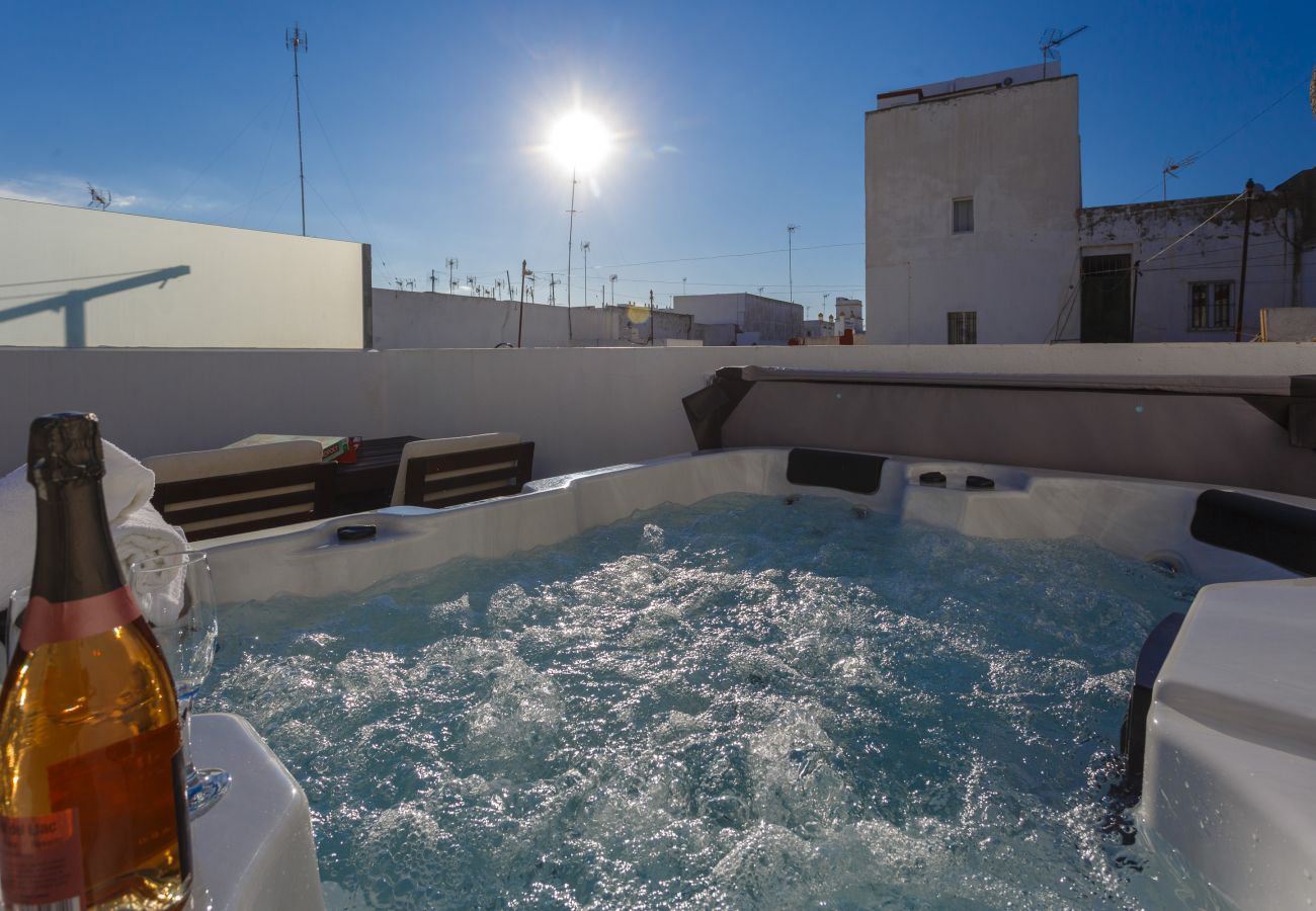 Apartamento en Cádiz - Atico & Jacuzzi CRUZ by Cadiz4Rentals