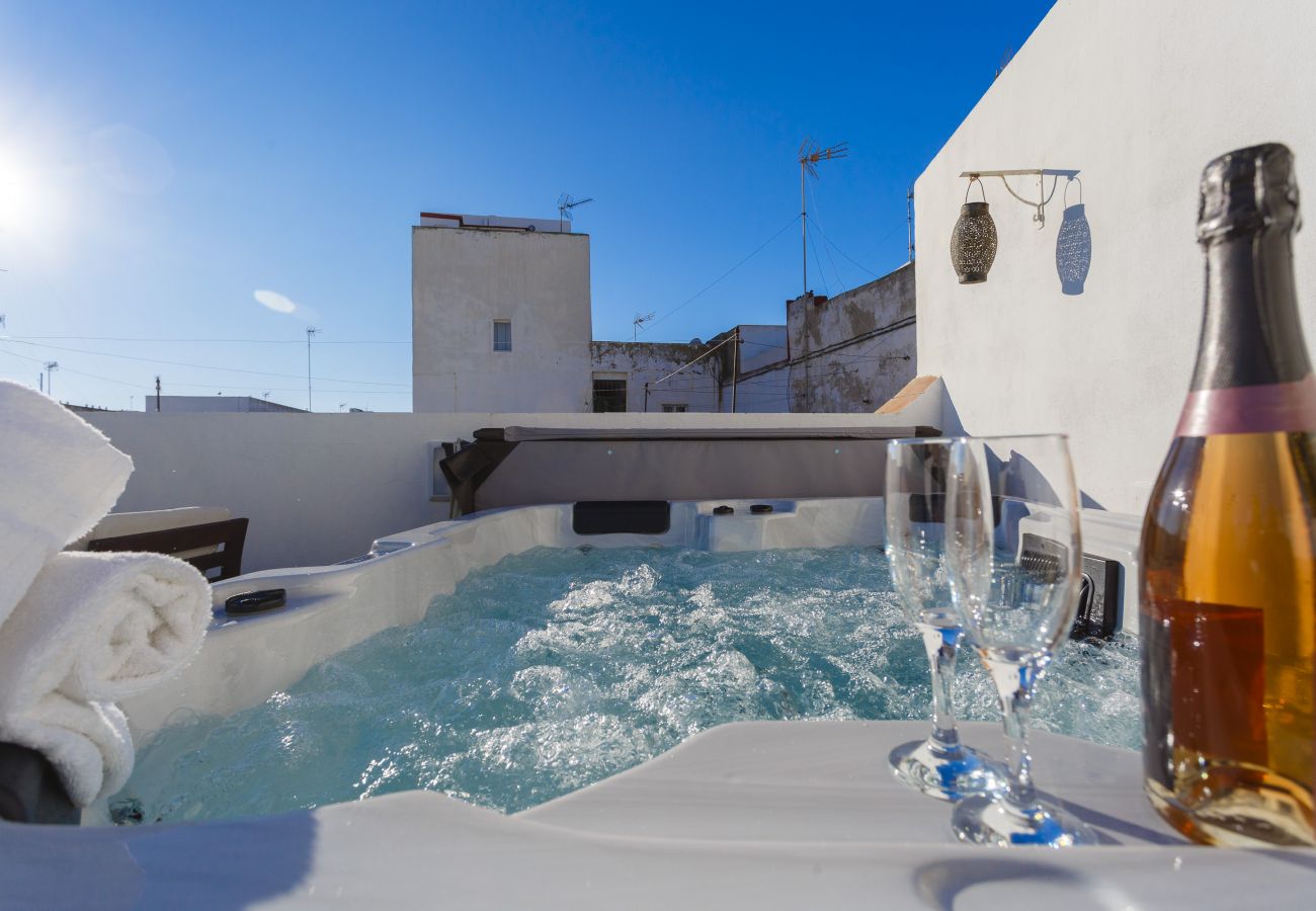 Apartamento en Cádiz - Atico & Jacuzzi CRUZ by Cadiz4Rentals