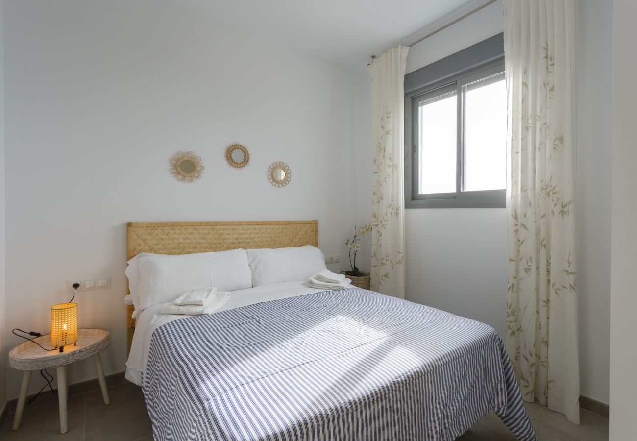 Apartamento en Cádiz - POSEIDON Beach Apartment & parking by Cadiz4Rental